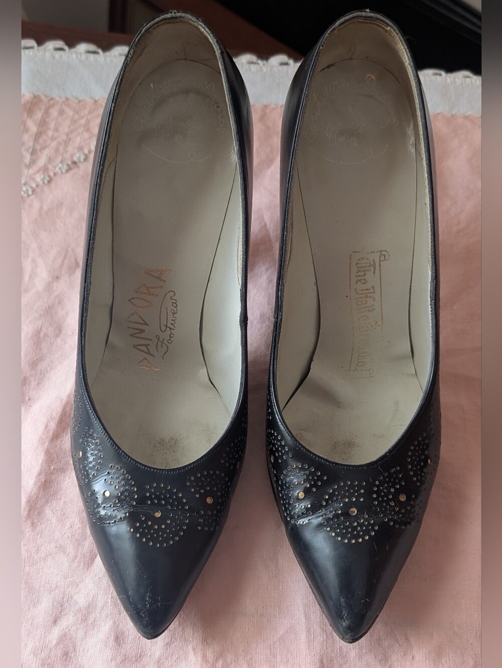 Vintage 1950s Pandora Black Women's Pointed Toe Pumps Size 5.5 Halle Bros Co
